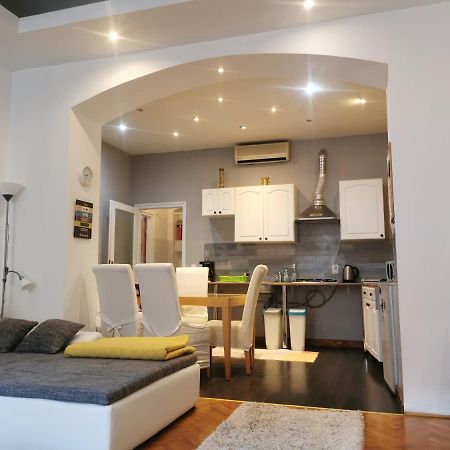Patrik Apartman Szekesfehervar Exterior photo