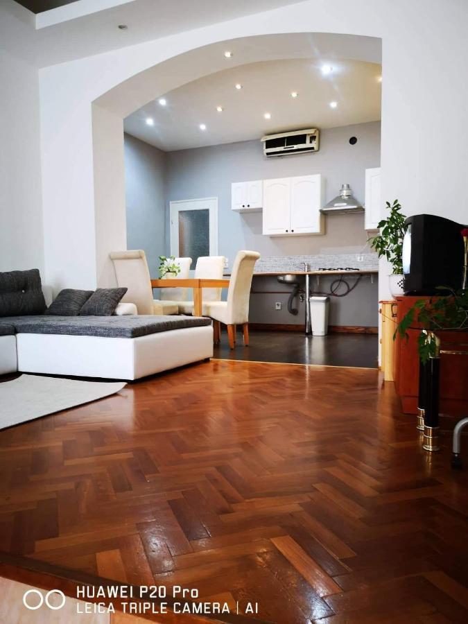 Patrik Apartman Szekesfehervar Exterior photo